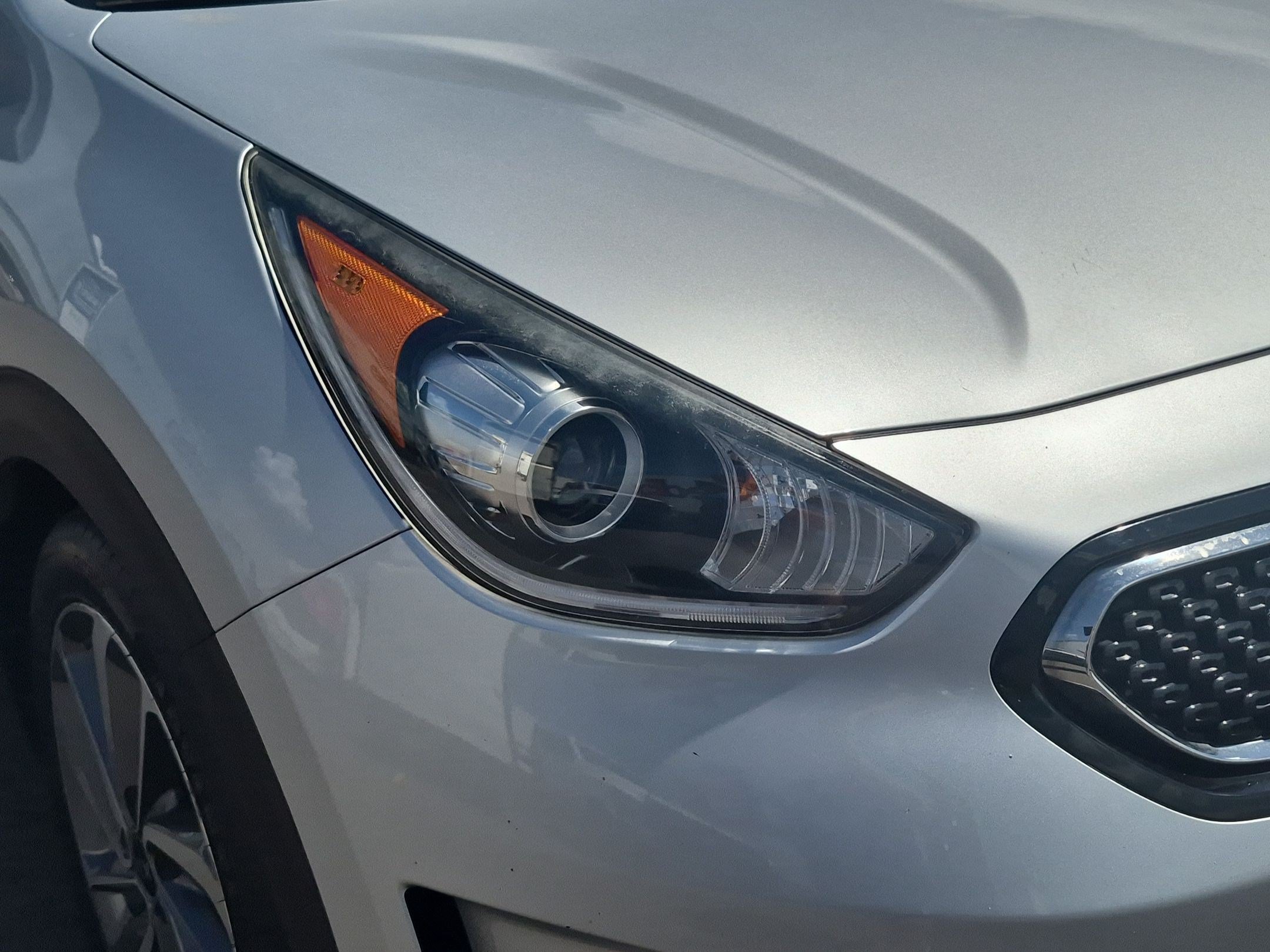 Used 2018 Silky Silver Kia Touring image 10