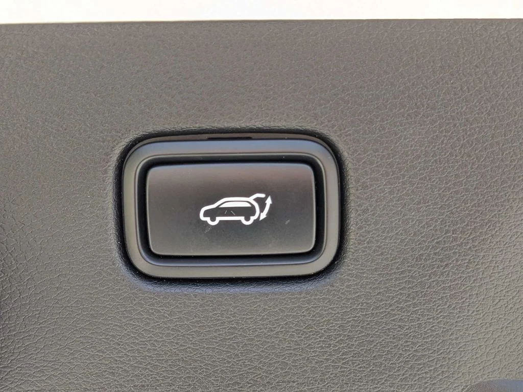 Used 2025 White Kia SX-Prestige image 13