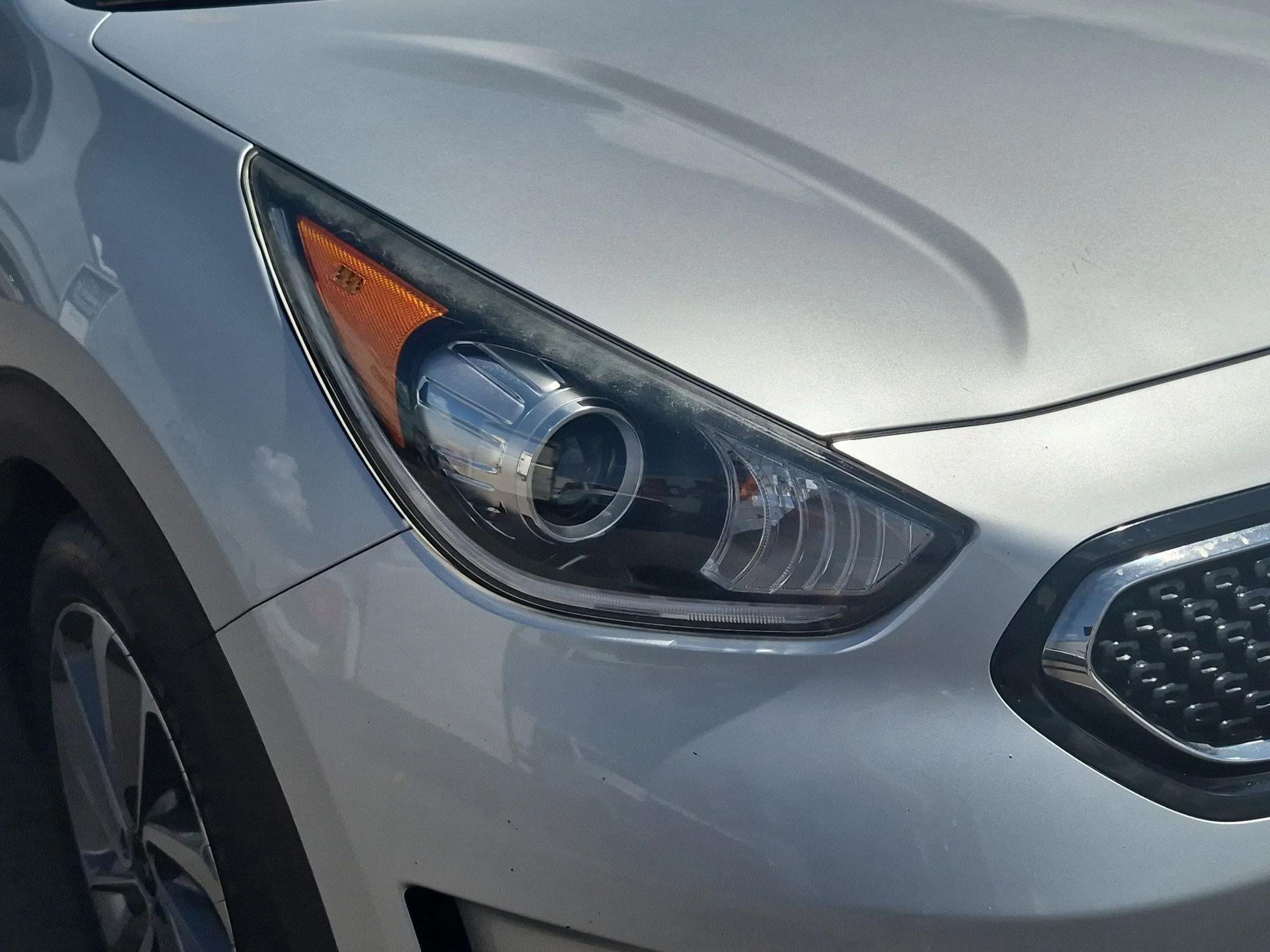Used 2018 Silky Silver Kia Touring image 10