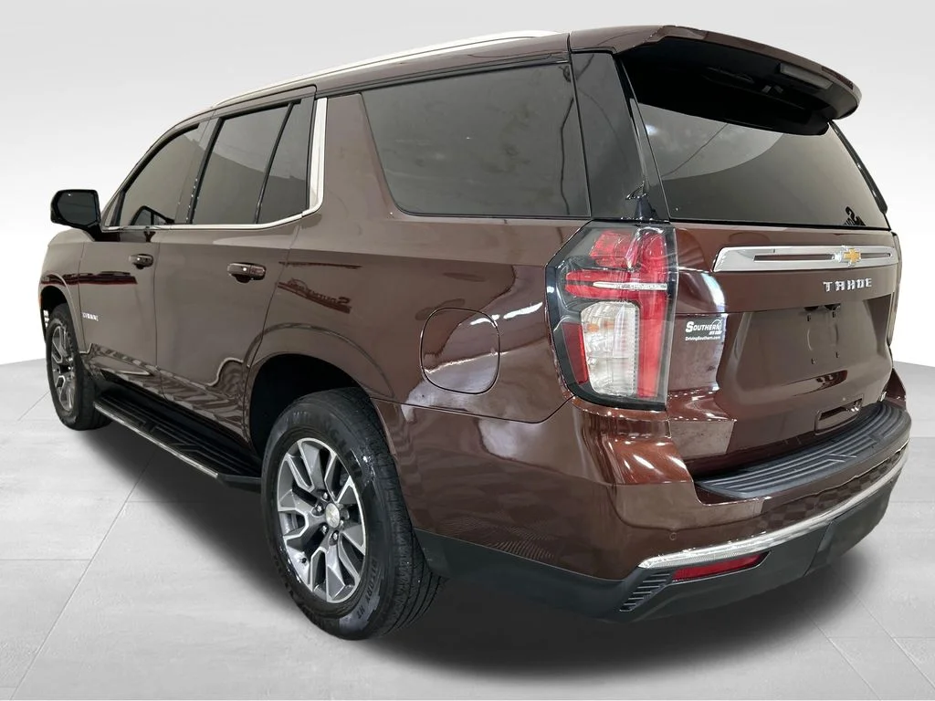 Used 2022 Orange Chevrolet LT image 3