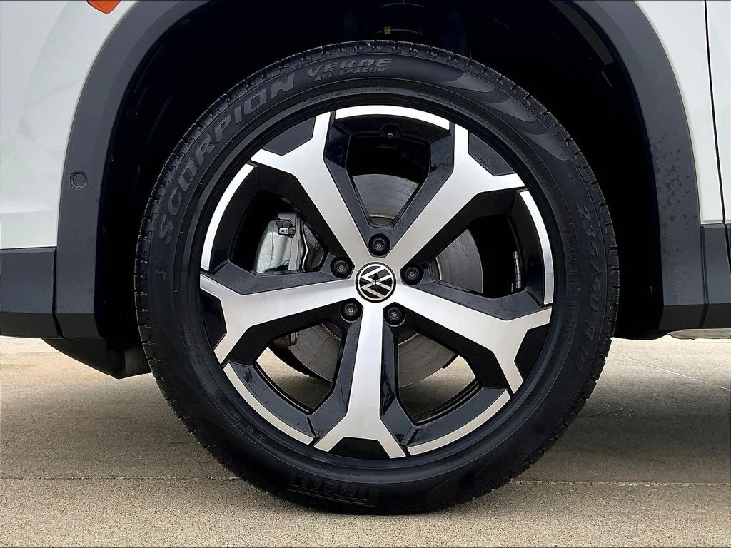 New 2026 White Volkswagen 2.0T SE image 19