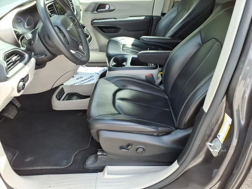Used 2023 Gray Chrysler Touring L image 13