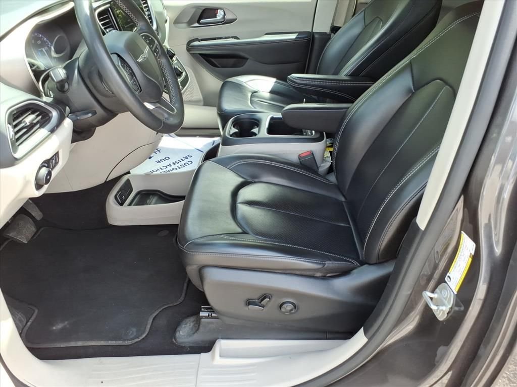 Used 2023 Gray Chrysler Touring L image 13