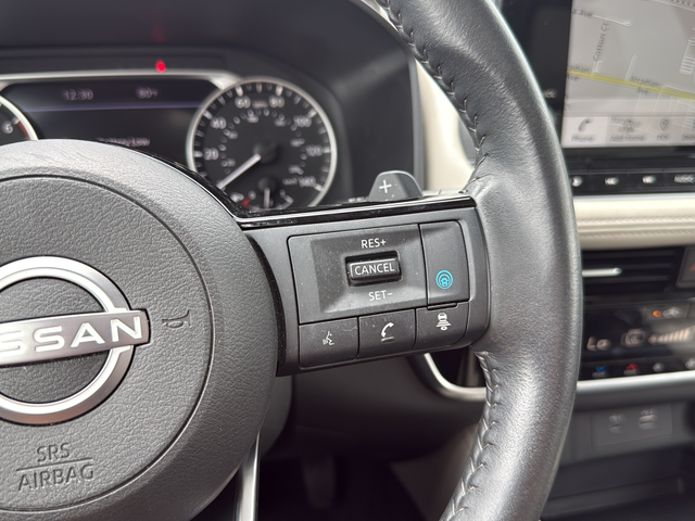 Used 2023 White Nissan SL image 17