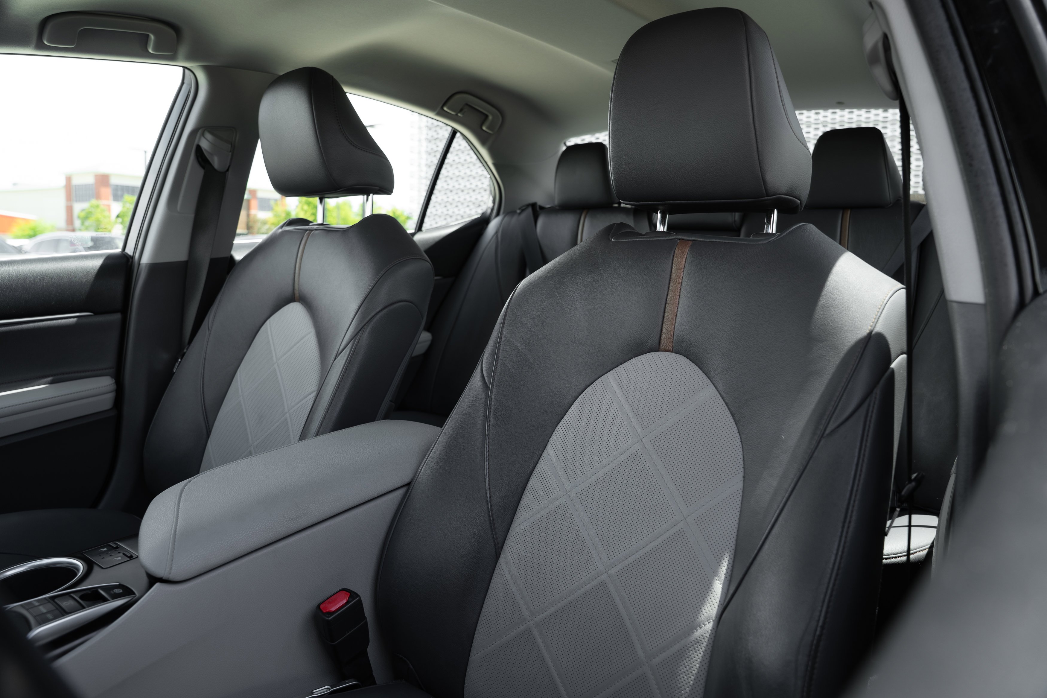 Used 2018 Midnight Black Metallic Toyota XLE image 22