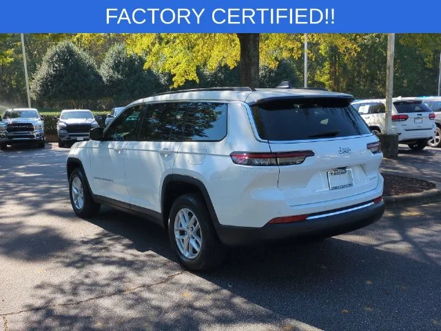 Used 2024 White Jeep Laredo image 3