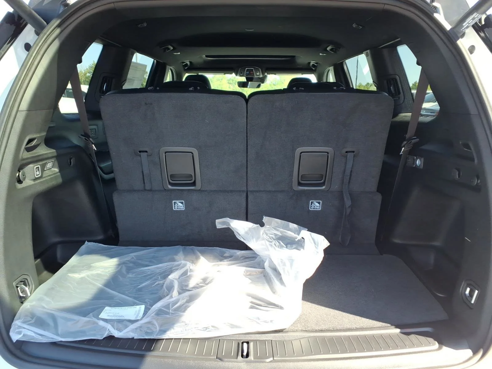 New 2026 Bright White Clear-Coat Exterior Paint Jeep Laredo image 19