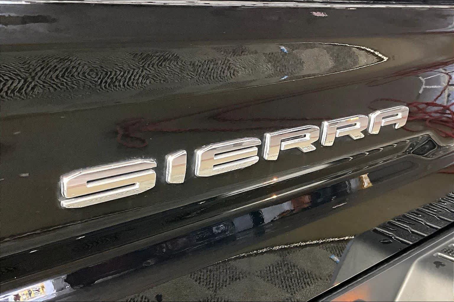 Certified Used 2022 Onyx Black GMC SLT image 30