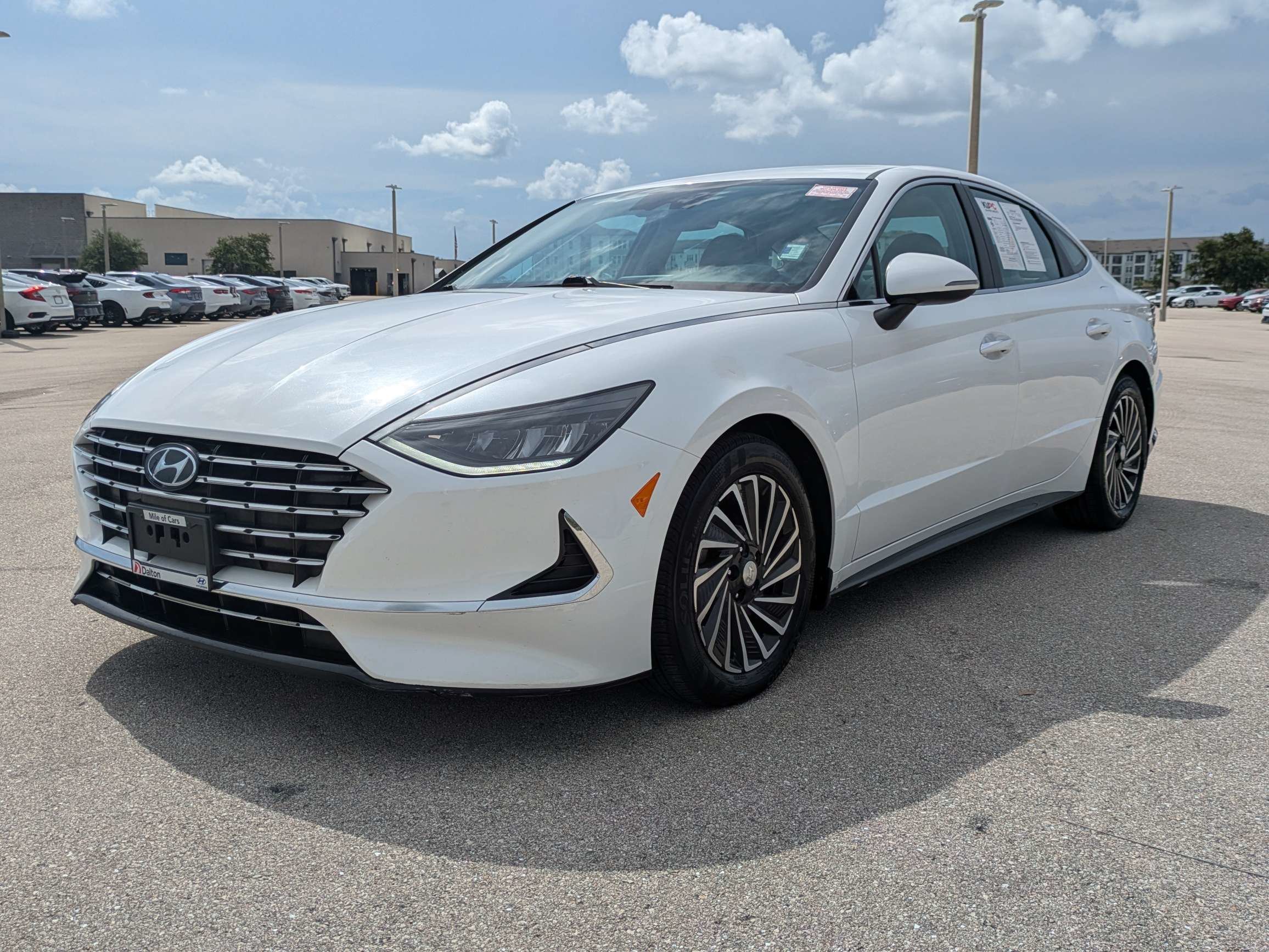 Used 2021 Hyper White Hyundai SEL image 9