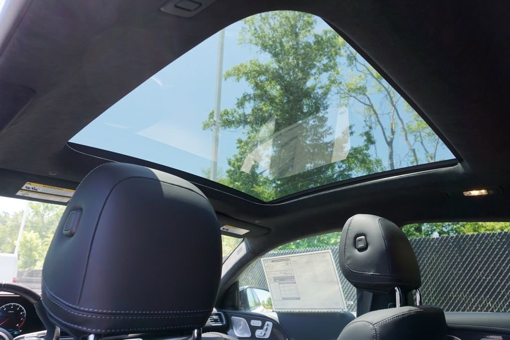New 2026 MANUFAKTUR Moonlight White Metallic Mercedes-Benz GLE 63 S AMG® image 37