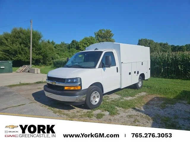 2025 Chevrolet Express Cutaway 3500 1WT