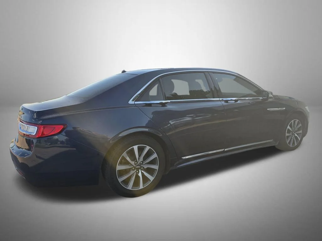 Used 2017 Black Lincoln Premiere image 3