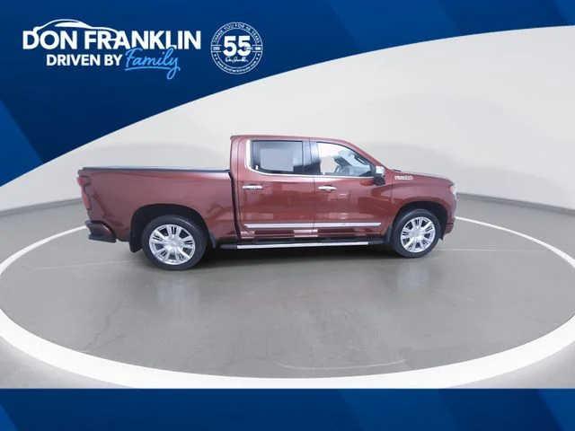 Used 2025 Red Chevrolet High Country image 1