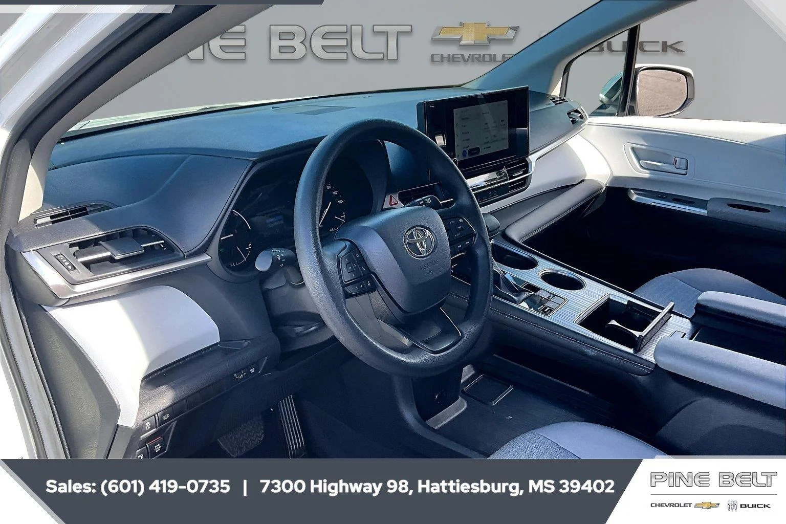 Used 2025 Ice Cap Toyota LE 8-Passenger image 12