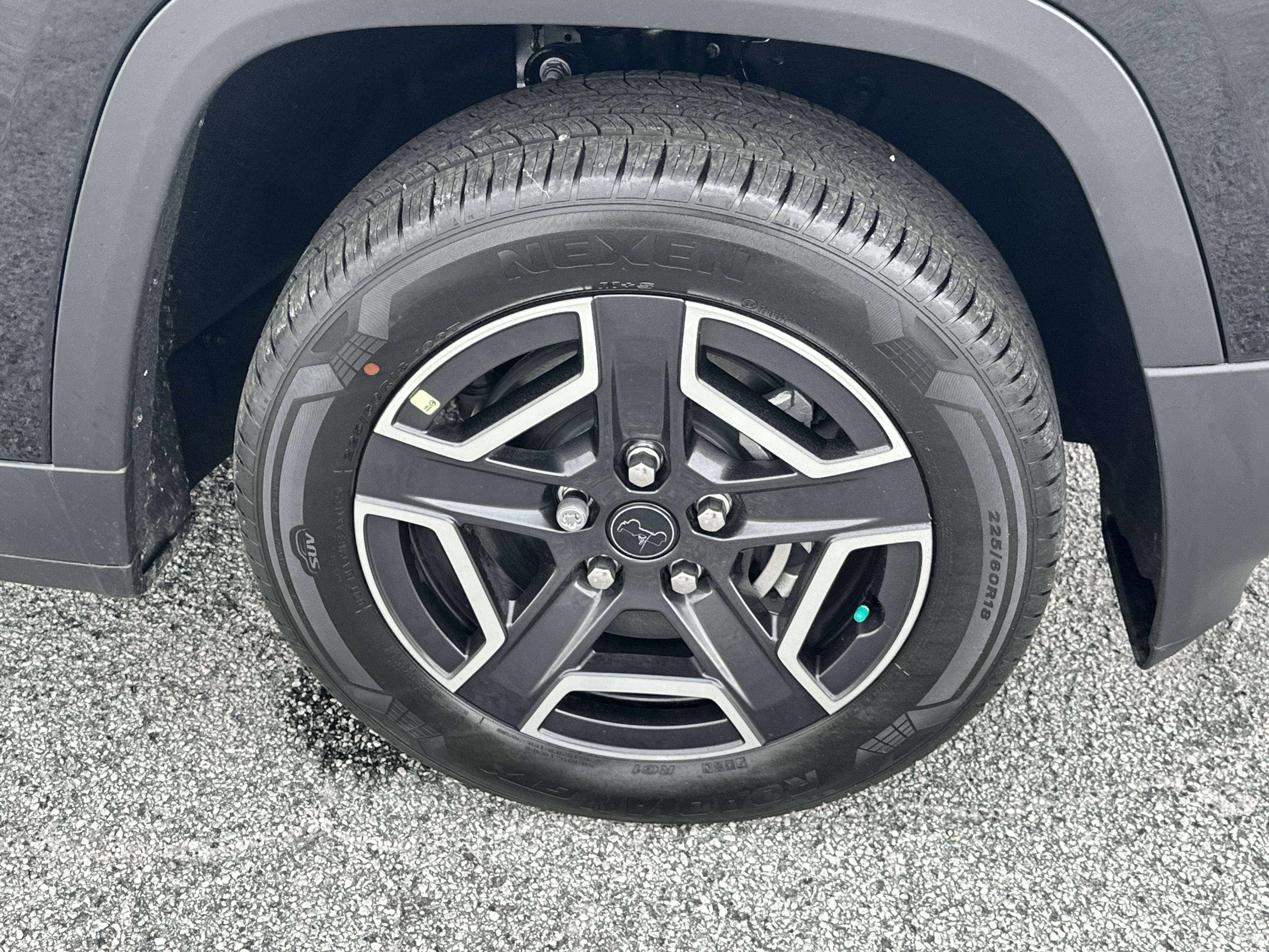 New 2026 Diamond Black Crystal Pearl-Coat Exterior Paint Jeep Limited image 13