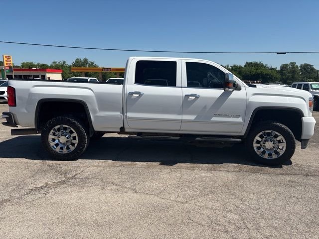 Used 2017 White GMC Denali image 12