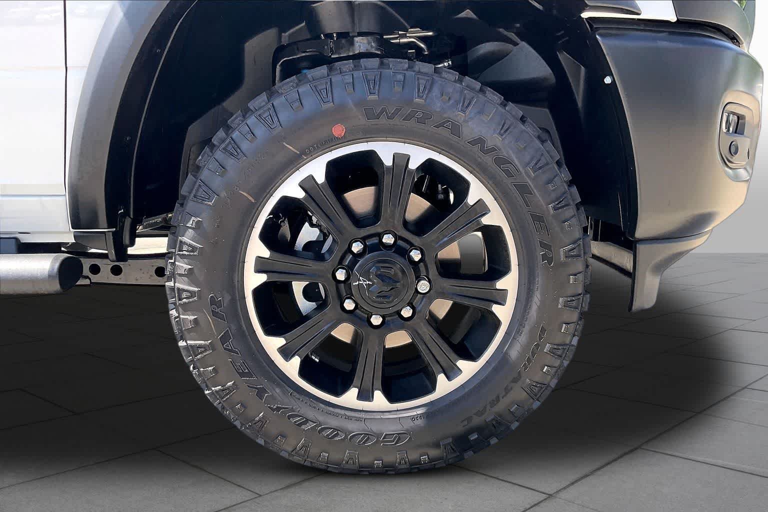 New 2026 Bright White Clear-Coat Exterior Paint RAM Warlock image 11