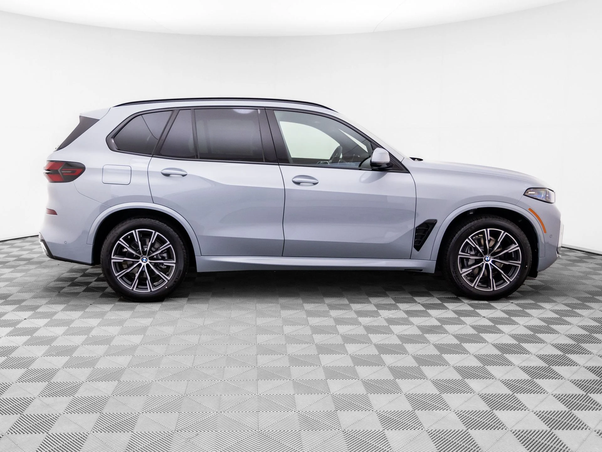 New 2026 Gray BMW xDrive40i image 6