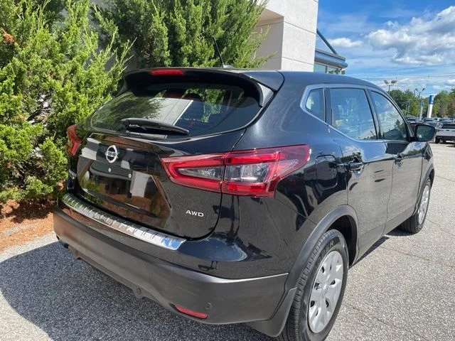Used 2020 Black Nissan S image 7