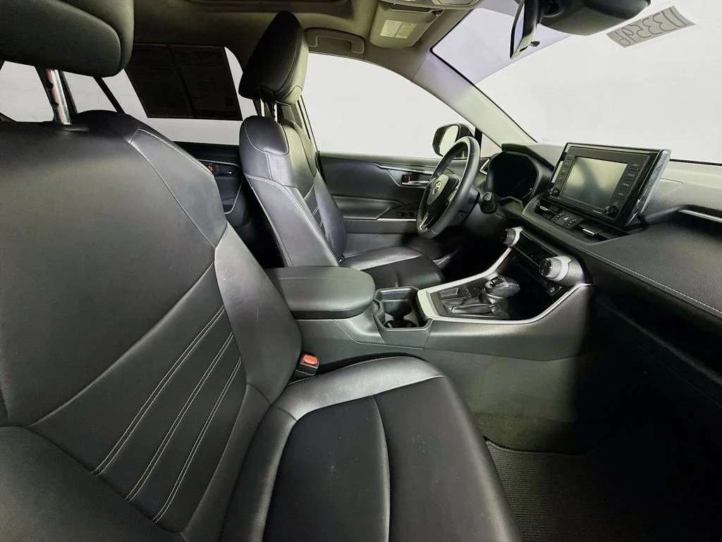 Used 2020 Magnetic Gray Metallic Toyota XLE Premium image 26