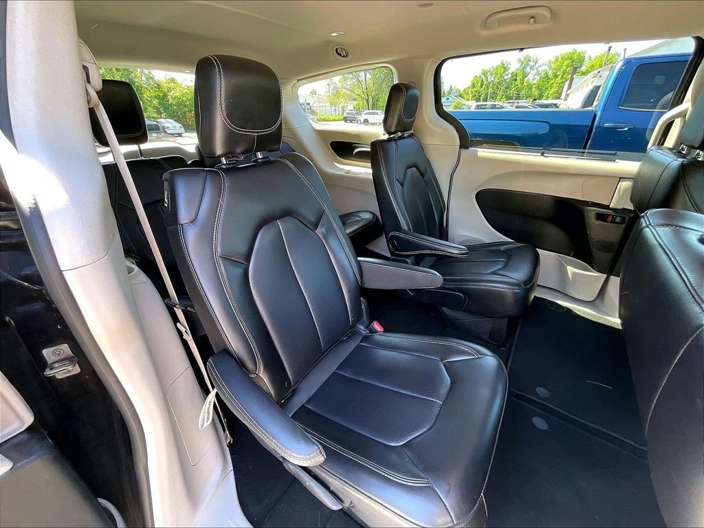 Used 2023 Black Chrysler Touring L image 20
