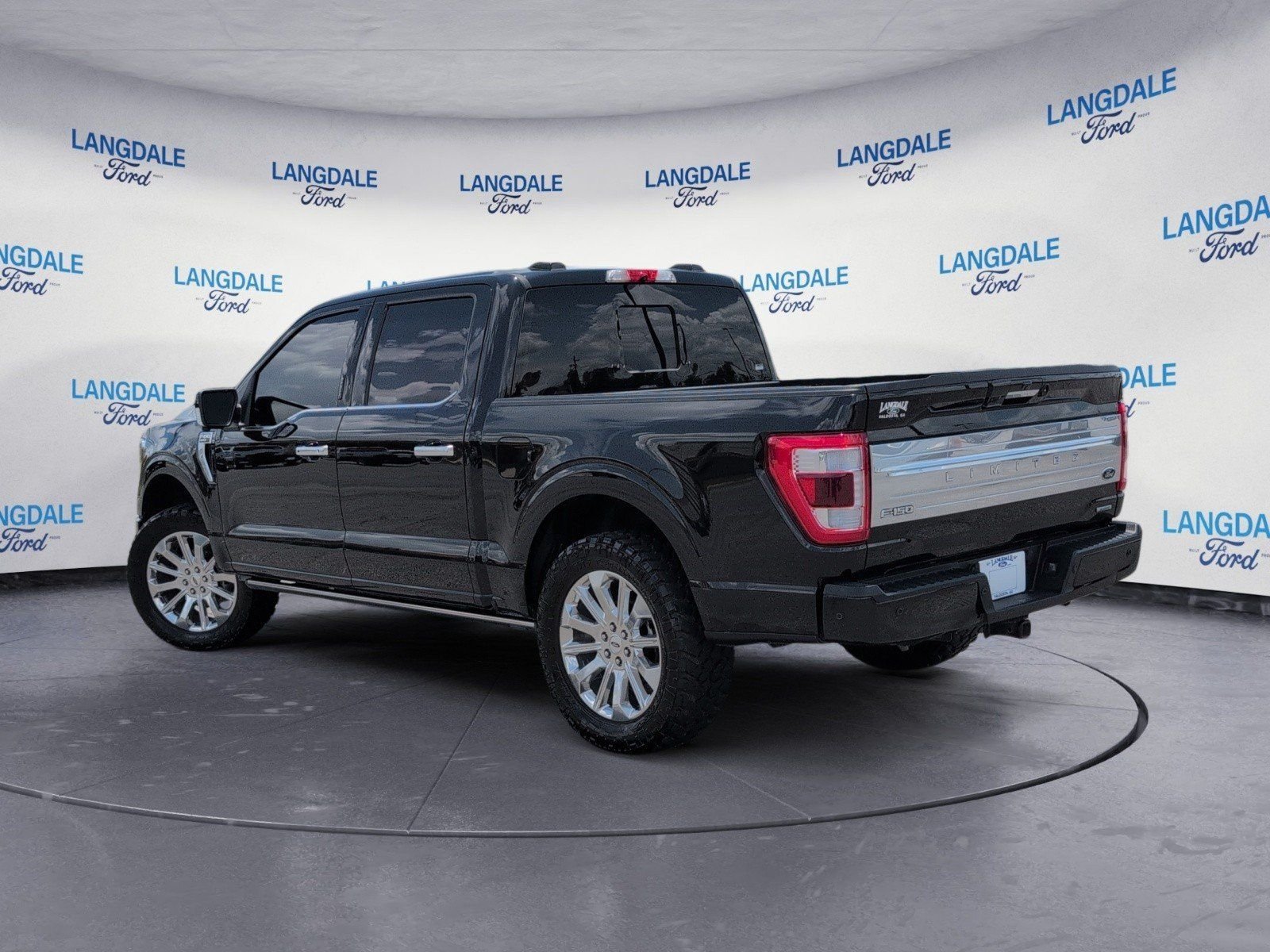 Used 2022 Black Metallic Ford Limited image 9