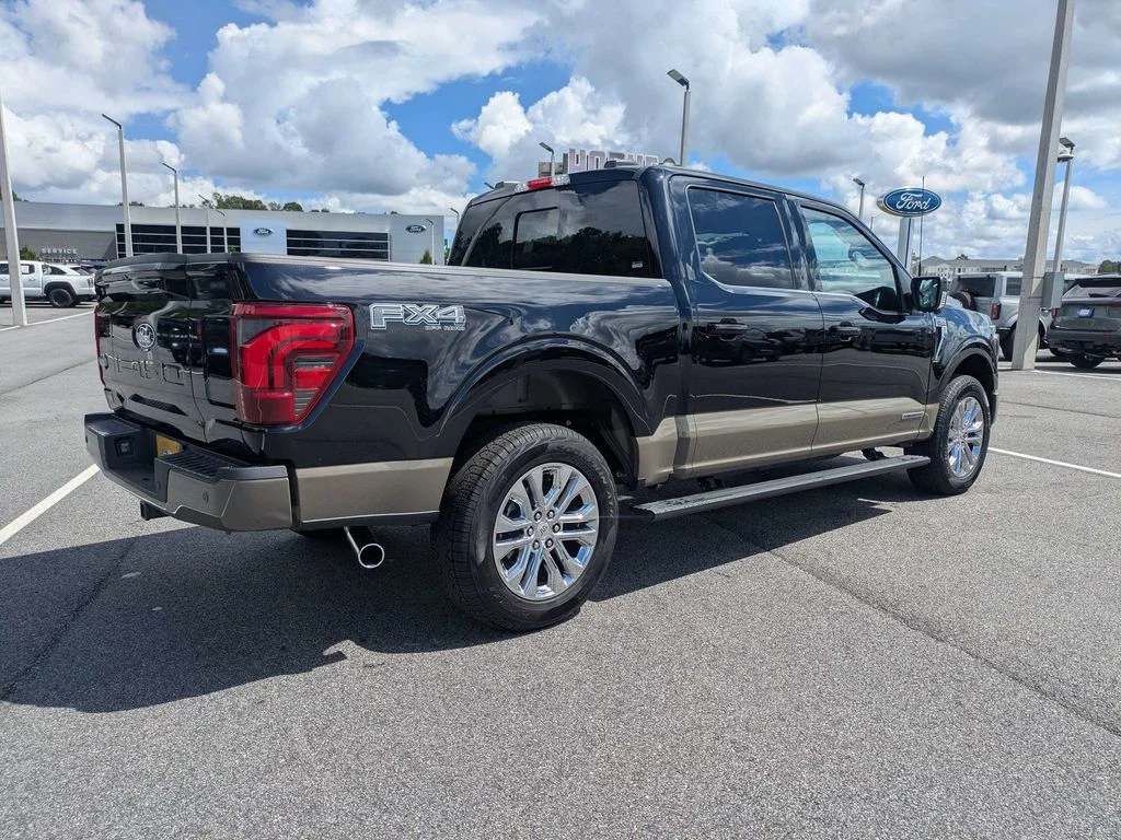 Used 2025 Agate Black Metallic Ford King Ranch image 4