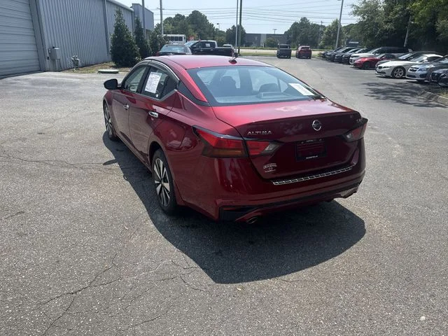 Used 2020 Red Nissan 2.5 SV image 7