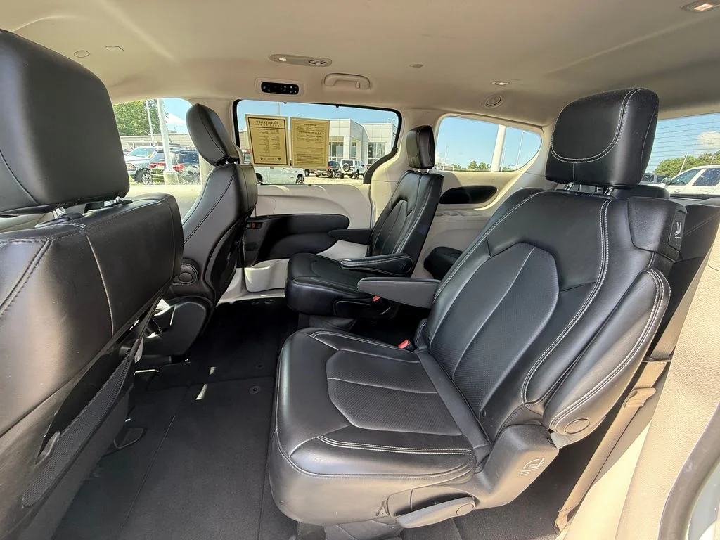 Used 2023 White Chrysler Touring L image 23