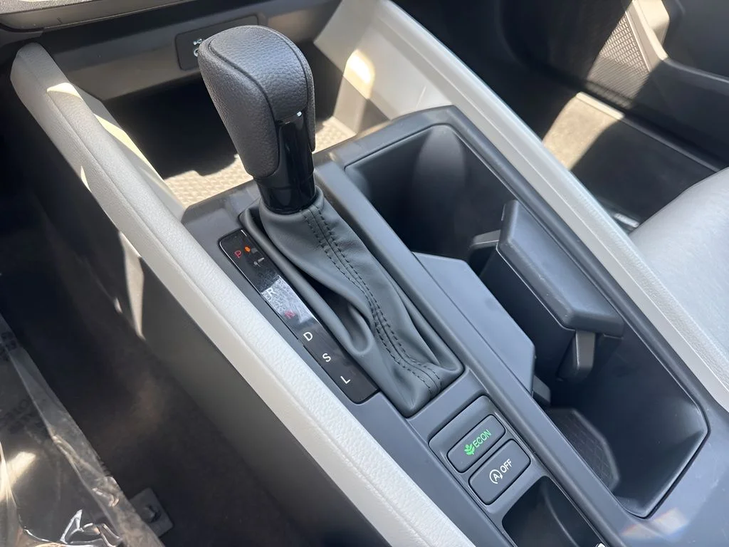 Used 2025 White Honda LX image 17
