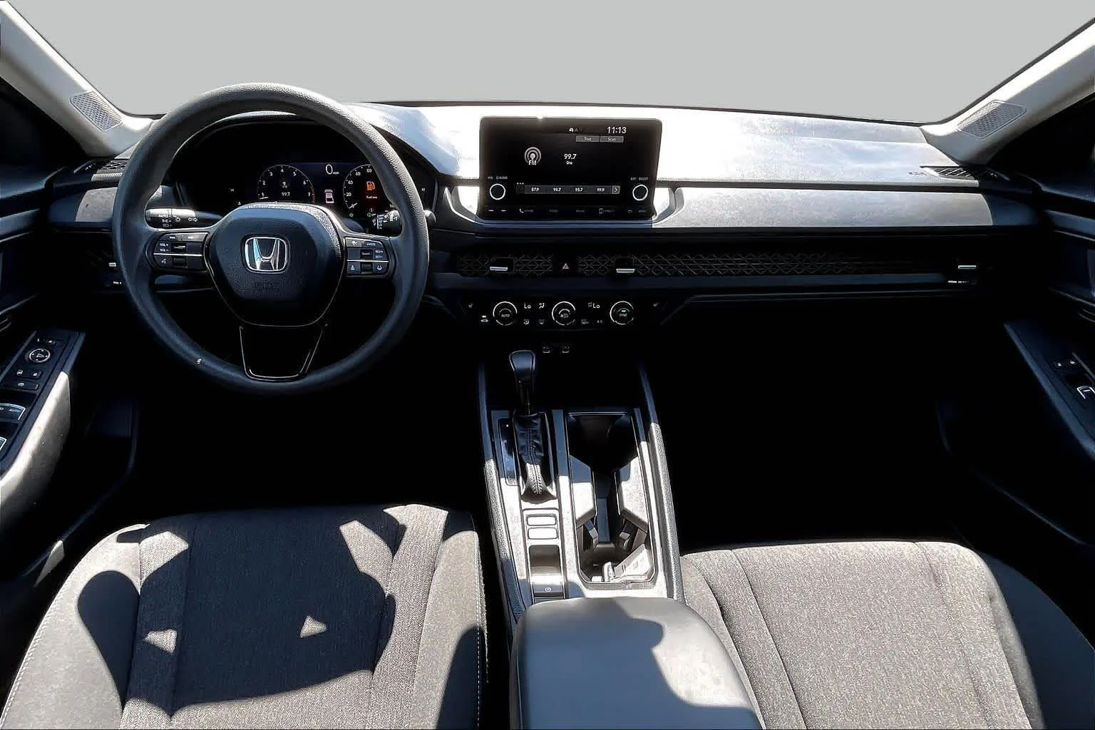 Used 2025 Meteorite Gray Metallic Honda SE image 16
