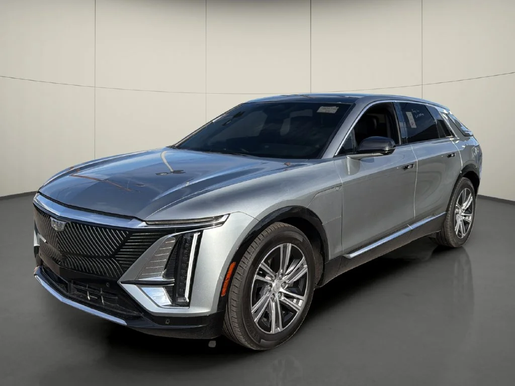 Used 2024 Silver Cadillac Luxury image 3