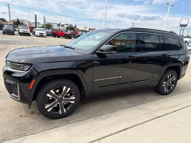 New 2027 Black Jeep Limited image 9
