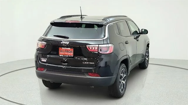 New 2026 Diamond Black Crystal Pearl-Coat Exterior Paint Jeep Limited image 12