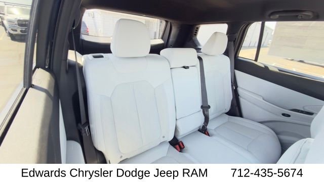 New 2026 Diamond Black Crystal Pearlcoat Jeep Laredo image 35