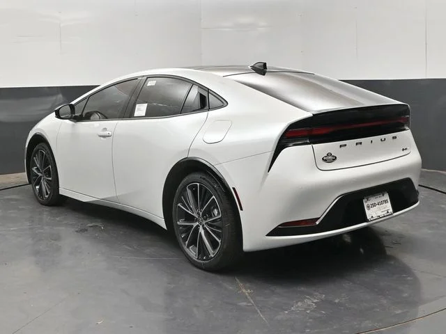 New 2026 Wind Chill Pearl <sup>1</sup> Toyota  XLE image 6