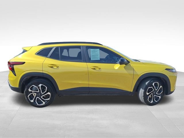 Used 2025 Yellow Chevrolet 2RS image 8