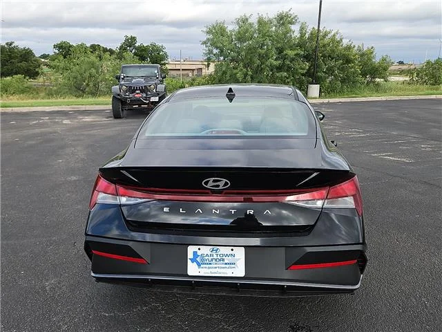 New 2026 Abyss Black Hyundai SEL Sport image 4