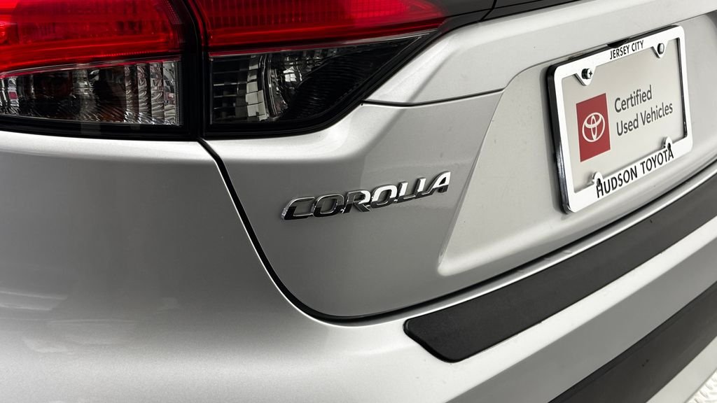 Used 2020 Silver Toyota XLE image 7