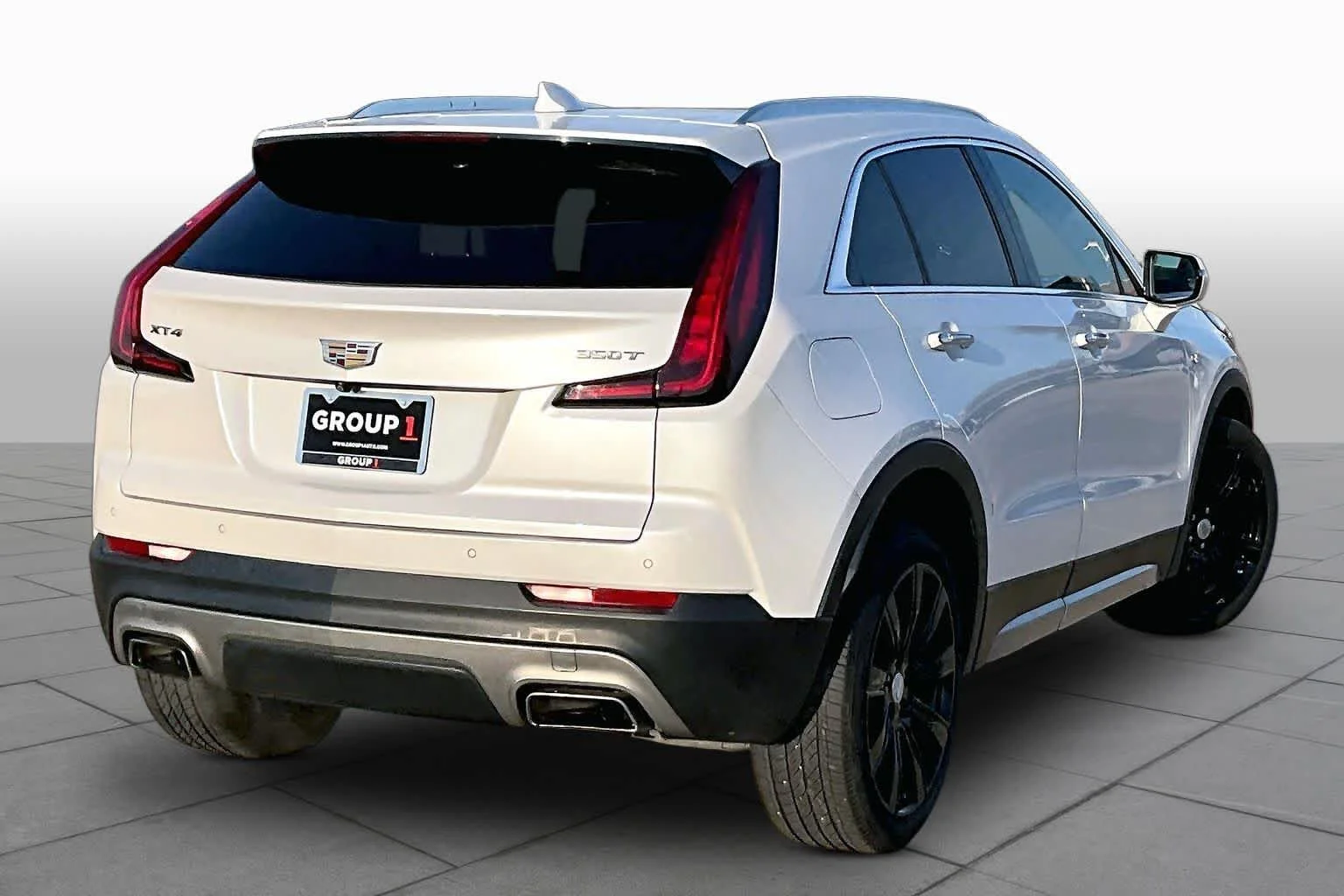 Used 2021 Crystal White Tricoat Cadillac FWD Premium Luxury image 13