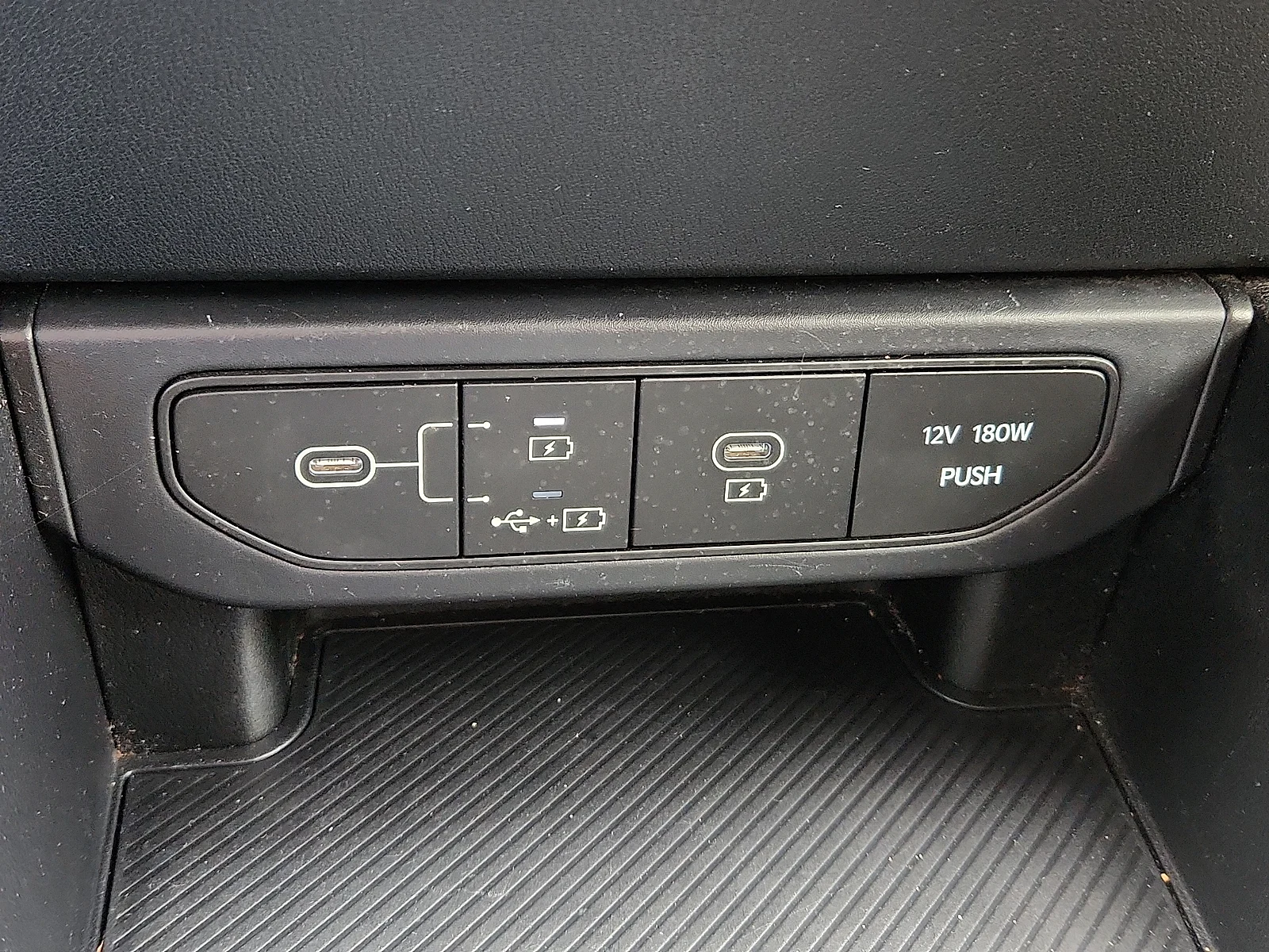Used 2025 White Kia LXS image 18