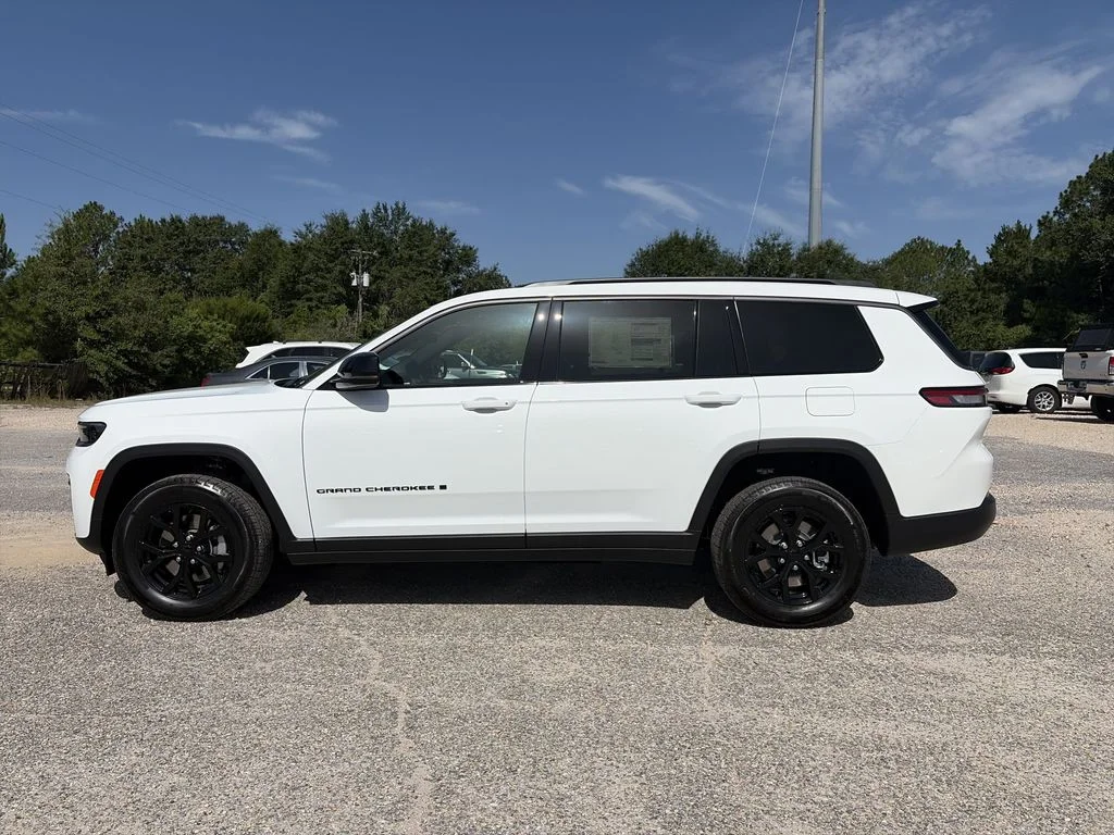 New 2026 Bright White Clear-Coat Exterior Paint Jeep Altitude image 3
