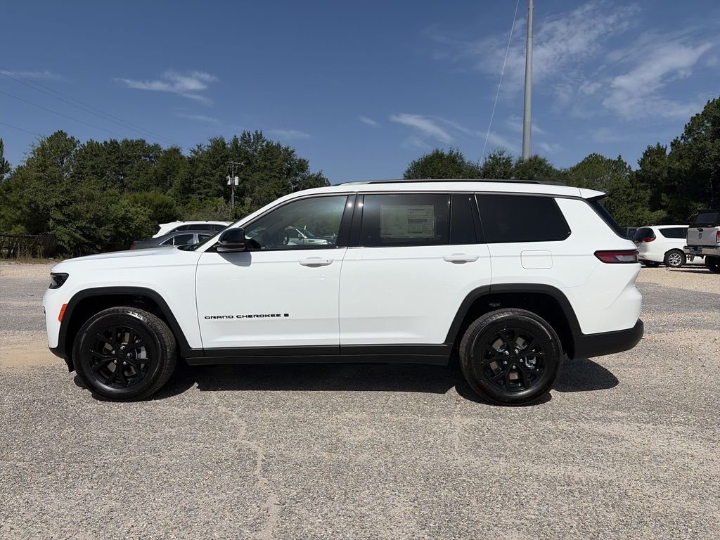 New 2026 Bright White Clear-Coat Exterior Paint Jeep Laredo Altitude image 3
