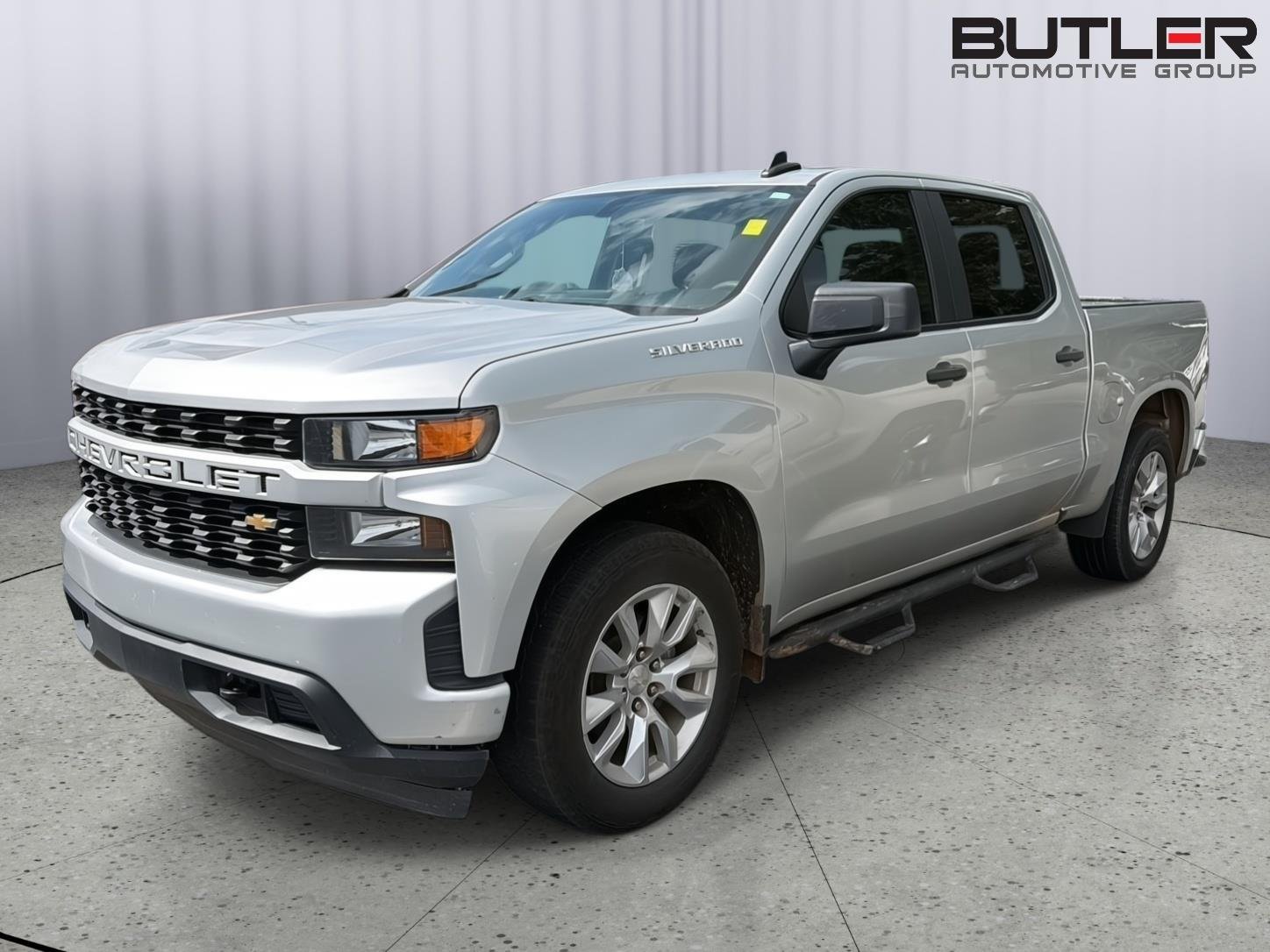 Used 2019 Silver Ice Metallic Chevrolet Custom image 1