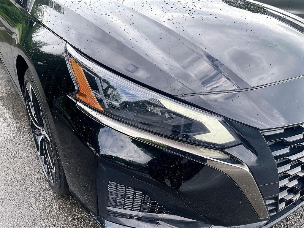 Used 2024 Black Nissan 2.5 SR image 31