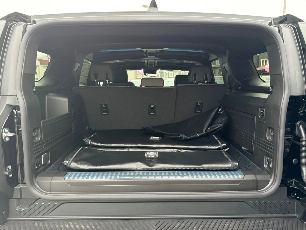 Used 2025 Black GMC 2X image 18