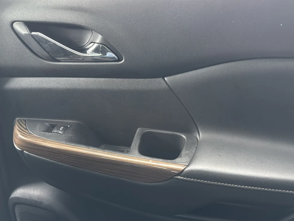 Used 2020 White GMC SLE image 43