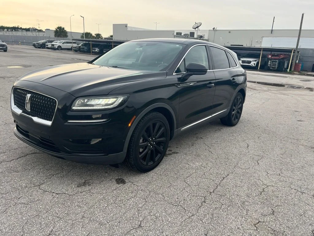 Used 2022 Black Lincoln Reserve image 10