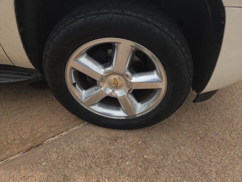Used 2013 White Chevrolet LTZ image 11