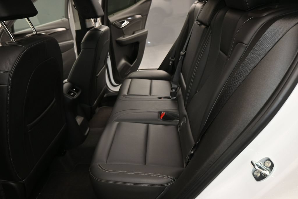Used 2025 Summit White Buick Preferred image 19
